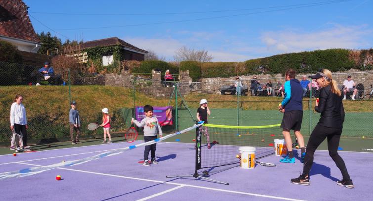 Juniors start taking up tennis